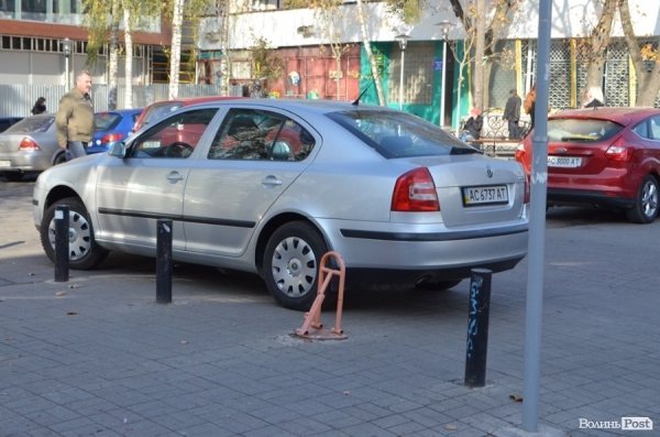 Чому вулиця Лесі Українки є пішохідною лише на словах