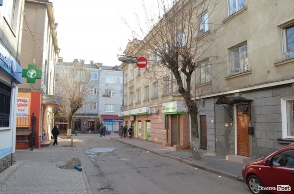 Чому вулиця Лесі Українки є пішохідною лише на словах