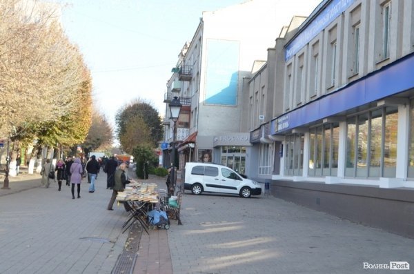 Чому вулиця Лесі Українки є пішохідною лише на словах