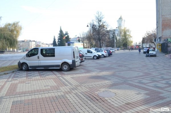 Чому вулиця Лесі Українки є пішохідною лише на словах