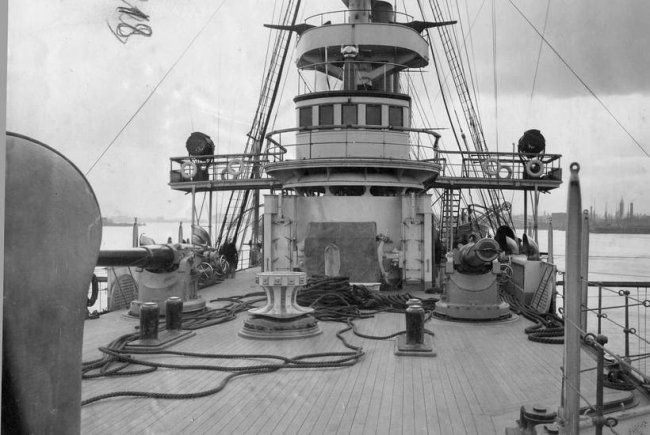 Гармати перед бойовою рубкою