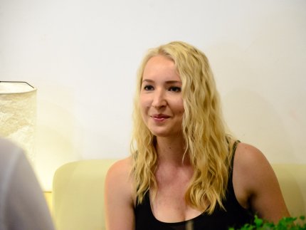 Лучанка створила вдома маленьку ферму і вирощує новомодний мікрогрін. ФОТО