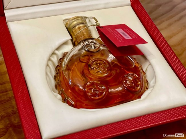 Коньяк «Remy Martin Louis XIII», що містить в собі близько 1 000 різних спиртів