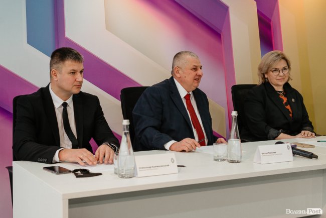 Під Луцьком відкрили найбільший на заході України Renault Store*