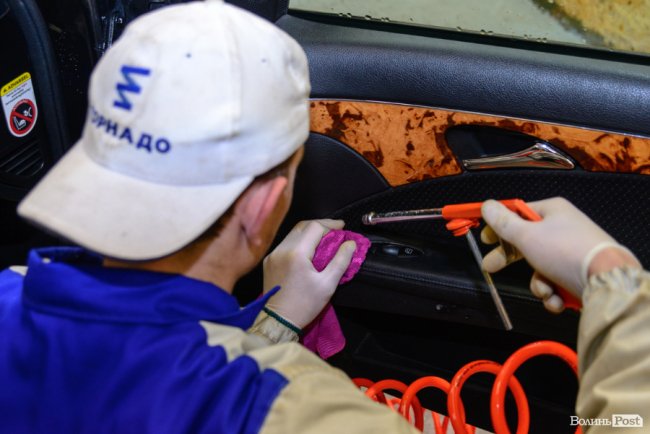 Майже стерильне авто: у Луцьку працює потужна автохімчистка «Торнадо»*