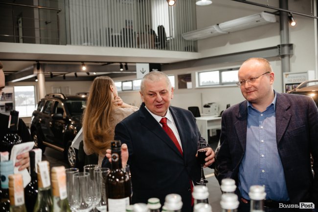 Під Луцьком відкрили найбільший на заході України Renault Store*