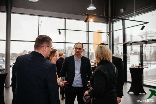 Під Луцьком відкрили найбільший на заході України Renault Store*