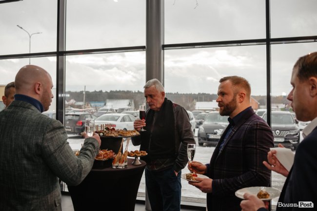 Під Луцьком відкрили найбільший на заході України Renault Store*