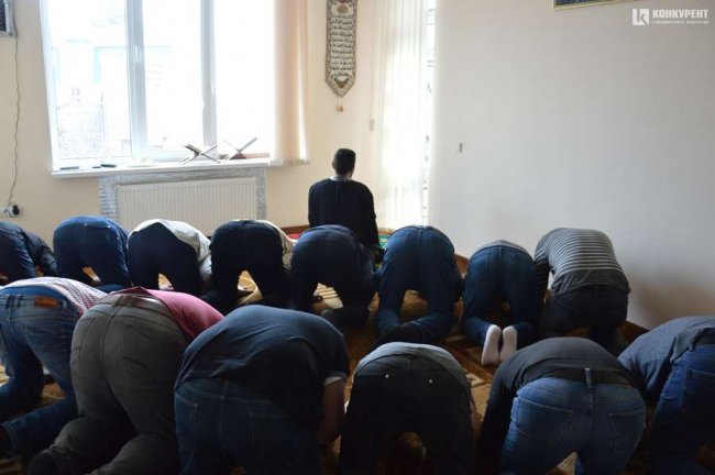 Отримують продукти поштою і не купують парфуми: тонкощі життя луцьких мусульман