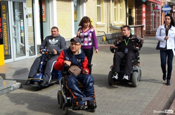 Місто перешкод: у які заклади Луцька можна потрапити на візку?