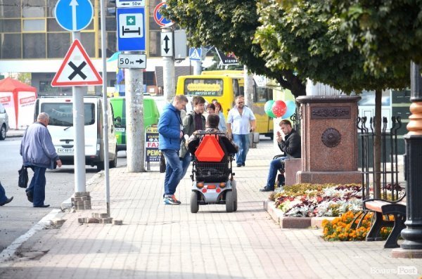 Місто перешкод: у які заклади Луцька можна потрапити на візку?