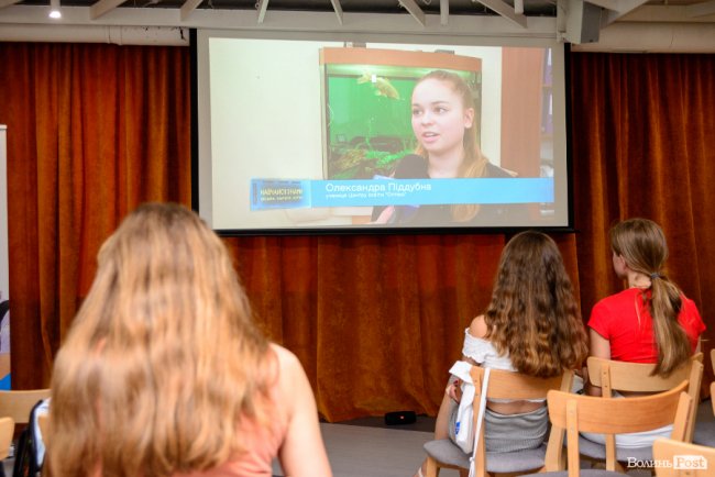 Без 45-хвилинних уроків і важких ранців, або Як це бути учнем новітньої дистанційної школи «Оптіма»*