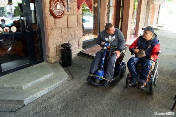 Місто перешкод: у які заклади Луцька можна потрапити на візку?