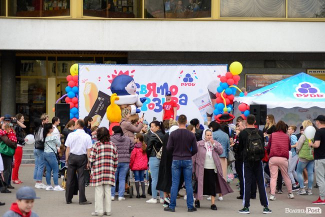 Морозива багато не буває: у Луцьку влаштували грандіозне свято найсмачніших солодощів та найяскравіших емоцій. ФОТО*