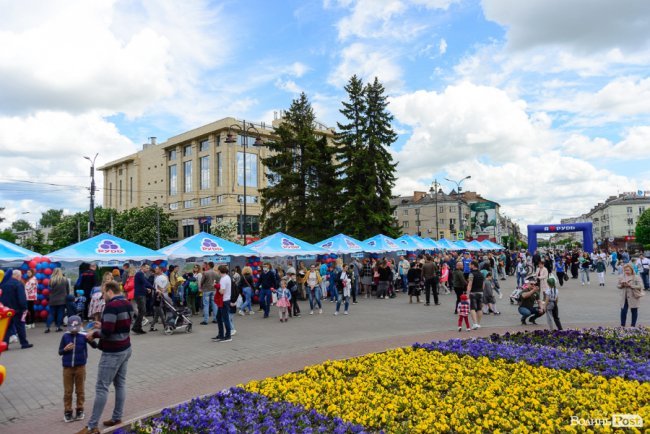 Морозива багато не буває: у Луцьку влаштували грандіозне свято найсмачніших солодощів та найяскравіших емоцій. ФОТО*