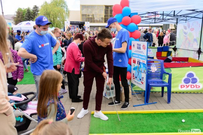 Морозива багато не буває: у Луцьку влаштували грандіозне свято найсмачніших солодощів та найяскравіших емоцій. ФОТО*