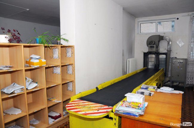 Будні «головного» відділення «Укрпошти» в Луцьку. ФОТО