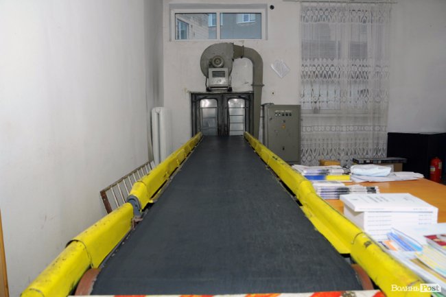 Будні «головного» відділення «Укрпошти» в Луцьку. ФОТО