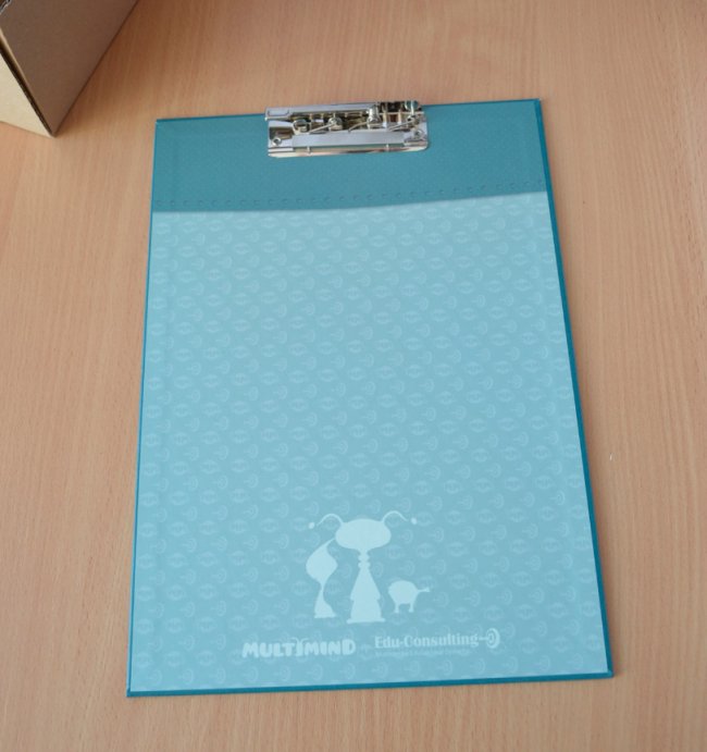 Папка-планшет, яку ВІППО купив за 800 грн