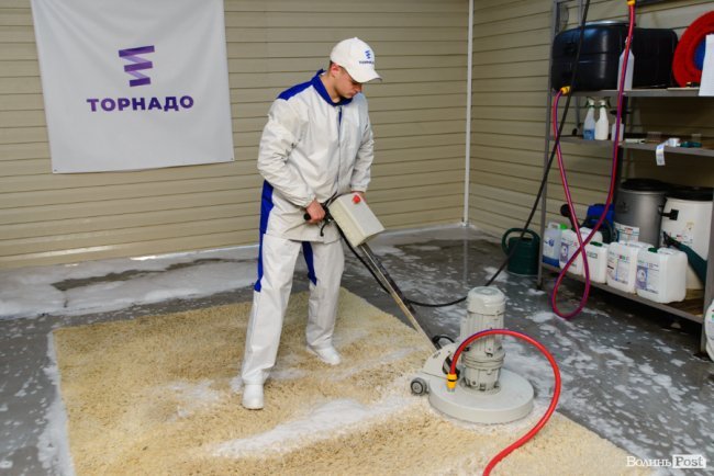 У пилу і мікробів – жодного шансу: де у Луцьку якісно і безпечно почистити килим. ФОТО* 