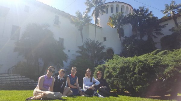 «Нотатки мандрівниці» Юлії Євпак: Санта-Барбара, бабусі в Instagram, качка в Білому домі