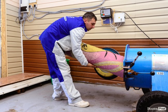 Забрали брудний – привезли як новий: де у Луцьку ідеально відчистити килими. ФОТО*