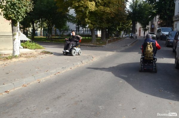 Місто перешкод: у які заклади Луцька можна потрапити на візку?
