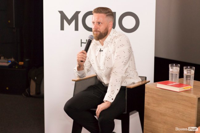 ЦИТАТНИК Романа Хорзова: Найбільша криза в мене виникає, коли я лежу на дивані