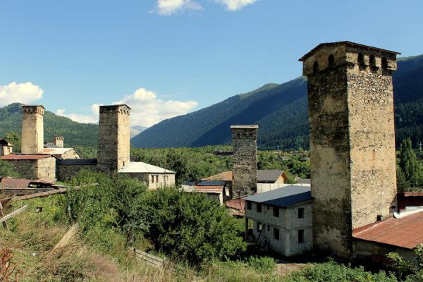 «Нотатки мандрівниці» Ірини Хом'як: легенда про мільйони троянд, фантастичне вино та грузинський Лас-Вегас