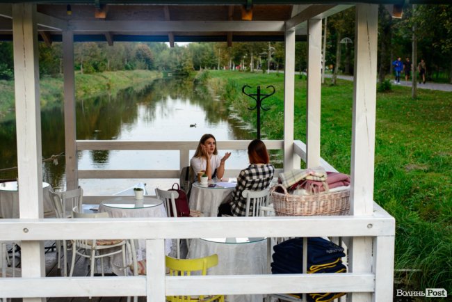 Бренди серед дрантя: як лучанка заробляє, продаючи секонд-хенд в Instagram