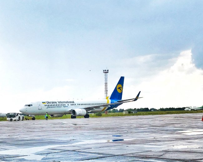 «Мій перший робочий політ був буквально першим у житті»: стюардеса з Волині – про міфи, коронавірус та яйця на борту 