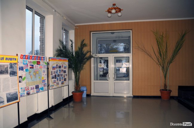 Будні «головного» відділення «Укрпошти» в Луцьку. ФОТО