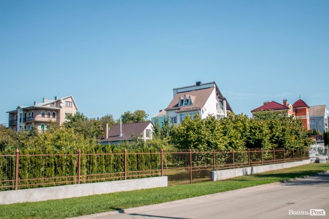 Чисте повітря та сільська тиша: за що лучани люблять Кічкарівку. ФОТО