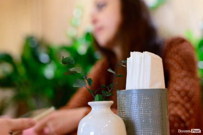 «Мій перший робочий політ був буквально першим у житті»: стюардеса з Волині – про міфи, коронавірус та яйця на борту 