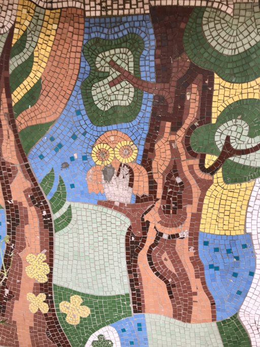 Адвокат з Луцька подорожує на велосипеді у пошуках унікальних автобусних зупинок. ФОТО