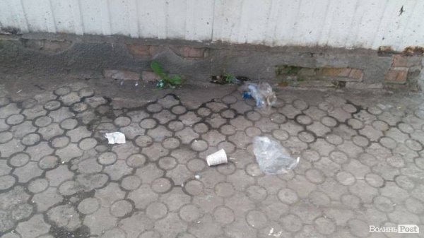 «Такой бриллиант – в таком навозе», або Що думають туристи про сусідство Луцького замку з Центральним ринком