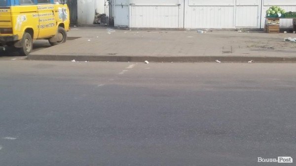 «Такой бриллиант – в таком навозе», або Що думають туристи про сусідство Луцького замку з Центральним ринком