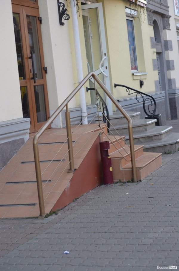 Місто перешкод: у які заклади Луцька можна потрапити на візку?