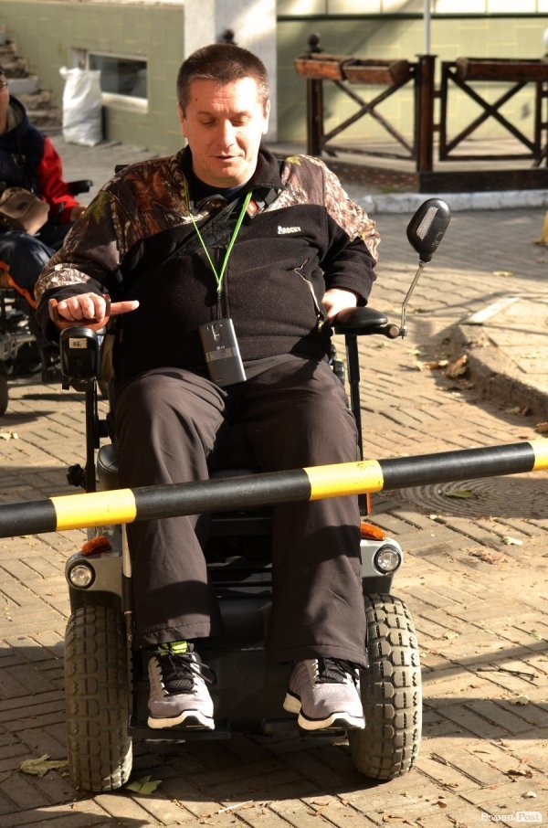 Місто перешкод: у які заклади Луцька можна потрапити на візку?