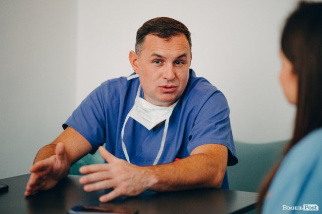 «Через 6 годин після заміни суглоба стати на ноги — то було чудо, зараз рутина», — професор Адріан Філь