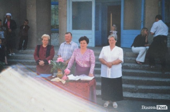 Валерій Діброва на останньому дзвонику у школі села П'ятидні, початок 2000-них