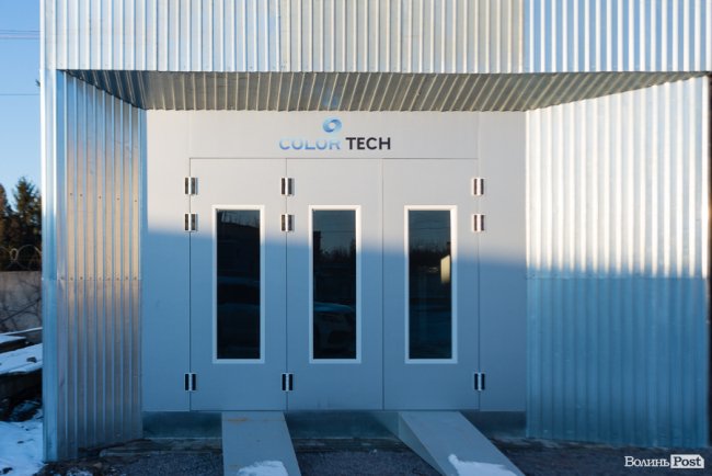 У Луцьку відкрили професійний малярний цех, де якісно фарбують автомобілі*