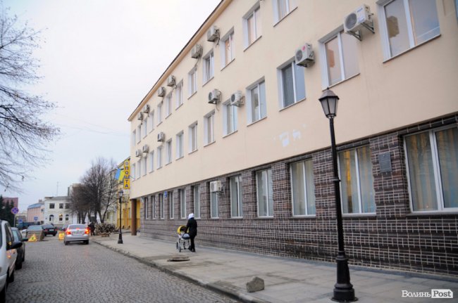 Будні «головного» відділення «Укрпошти» в Луцьку. ФОТО