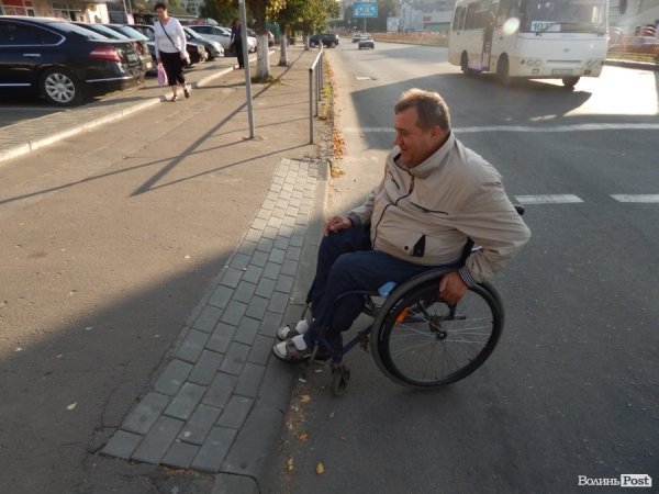 Чи комфортно в Луцьку візочникам та мамам з колясками?