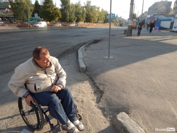 Чи комфортно в Луцьку візочникам та мамам з колясками?