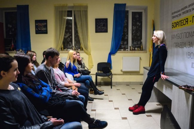 ЦИТАТНИК Вікторії Жуковської: Я ідеальна жінка, бо приходжу додому і мовчу