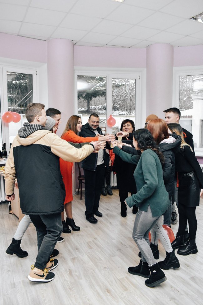 У центрі Луцька відкрили танцювальну школу для дітей і дорослих*