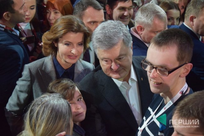 «Україноботи» проти «зрадофілів», або Як волиняни їздили на форум до Порошенка. РЕПОРТАЖ