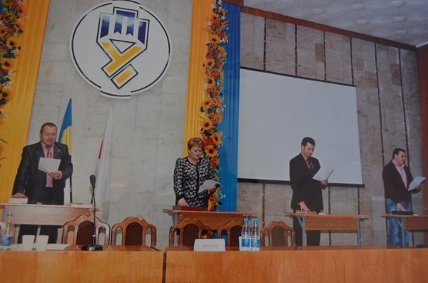 Андрій Осіпов зачитує присягу кандидата в депутати. 2010 рік