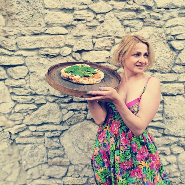 «Не просто будинок з євроремонтом, а садиба щасливих»: лучанка перетворила помешкання за містом в арт-простір. ФОТО